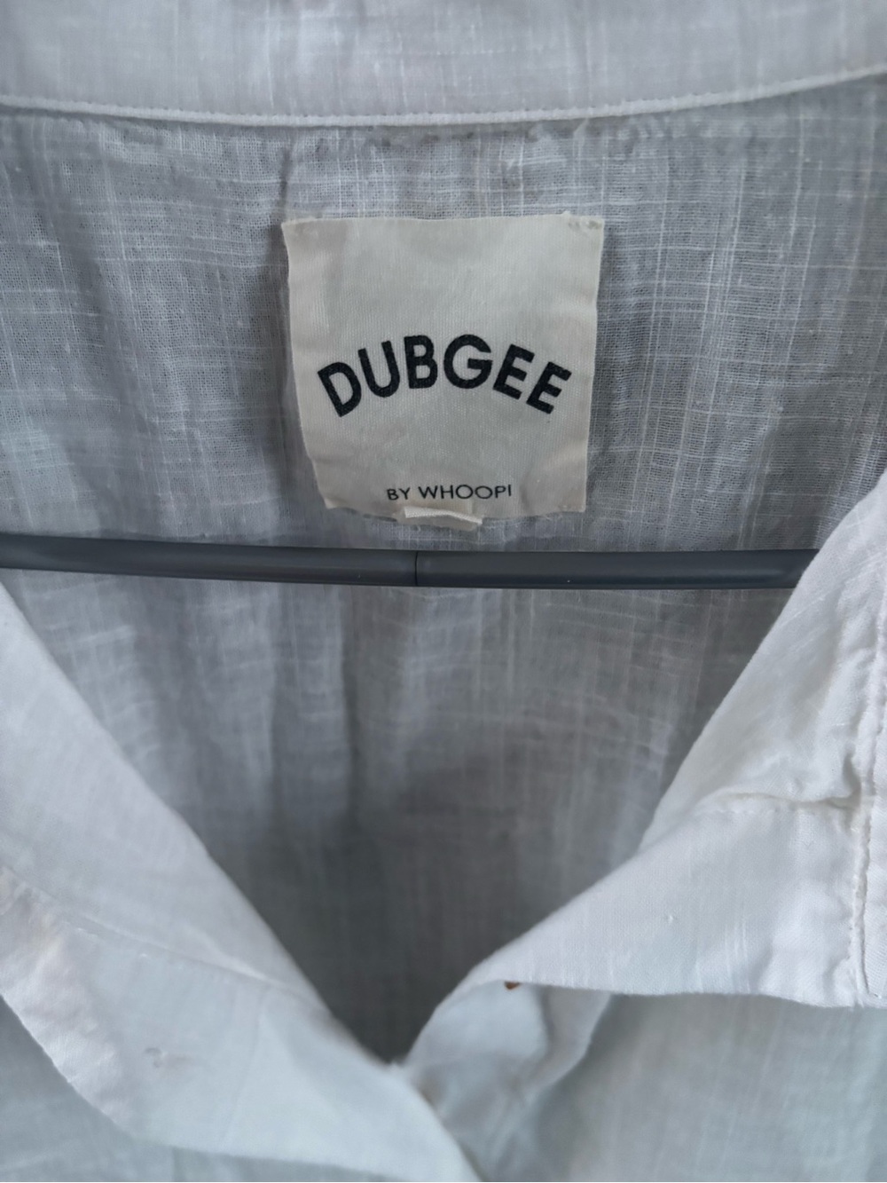 Women's White Linen Button-Down Shirt - Picture 4 of 8